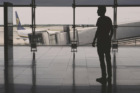 voyageur en attente d'embarquer en prioritaire